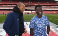 Henry nhắn Saka hãy đưa Arsenal từ bất bại thành bất tử