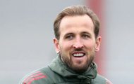 Giải mã miếng dán lạ trên tai sao Bayern trước trận gặp PSG