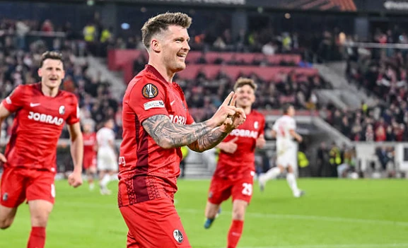 Hạ Braga kịch tính, Freiburg hẹn Aston Villa ở chung kết Europa League