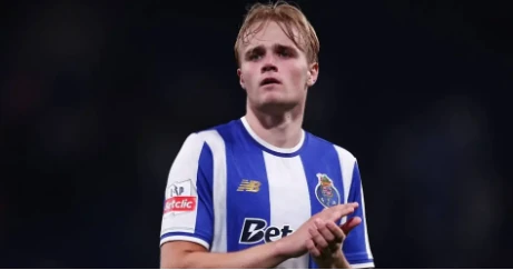 Arsenal cạnh tranh giành chữ ký của tiền vệ Victor Froholdt từ Porto