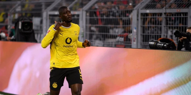 Thủng lưới phút thứ 2, Dortmund vẫn ngược dòng hạ Frankfurt