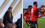 Michael Carrick ngồi cùng fan xem đội trẻ MU hạ Man City