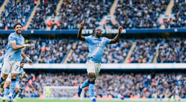 Pep Guardiola xếp Doku vào nhóm chuyên gia chạy cánh đáng sợ