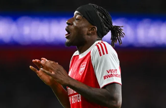 Madueke gọi tên Van Dijk là đối thủ khó nhằn nhất