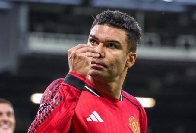 Tuyến giữa Man Utd vỡ vụn khi thiếu khối óc của Casemiro