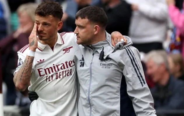 Arsenal trả giá đắt với chấn thương của Ben White, Calafiori