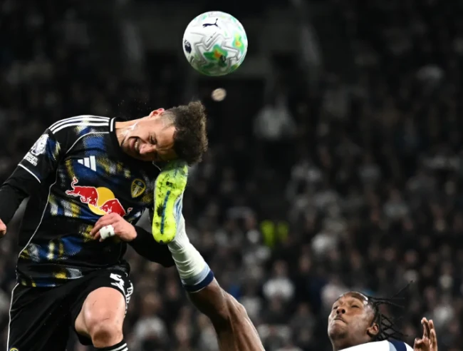 Vết thương của Ampadu đập tan nghi ngờ ăn vạ trước Tottenham