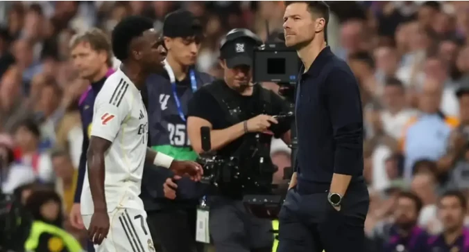 Fabregas lên tiếng về mâu thuẫn của Alonso và Vinicius