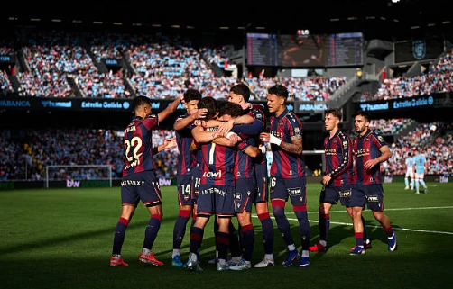 Bị Levante ngược dòng, Celta Vigo vỡ mộng Champions League
