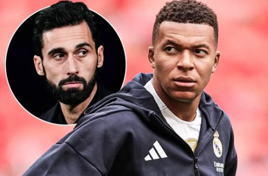 Mbappe phản ứng vì phải dự bị, Arbeloa lập tức bác bỏ