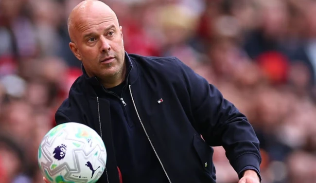 Arne Slot tự tin vá lỗ hổng phòng ngự của Liverpool
