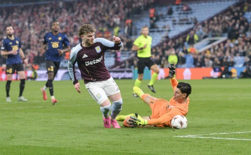 Harvey Elliott là nạn nhân của toan tính tại Aston Villa