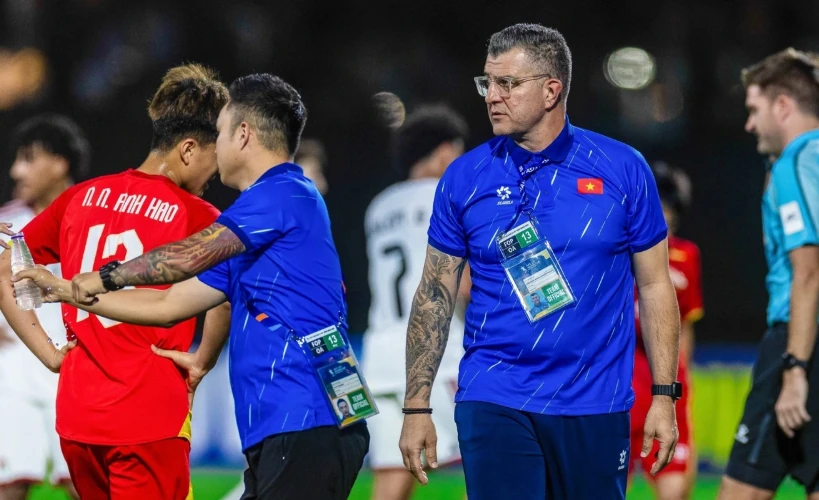 Báo khu vực ví HLV Roland là 'Kim Sang Sik thứ hai' của Việt Nam