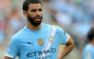 Sao Man City thản nhiên ngủ giữa lúc ăn mừng FA Cup