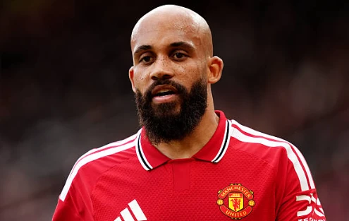 Gary Neville gọi bàn thắng tranh cãi của MU là 'nực cười'