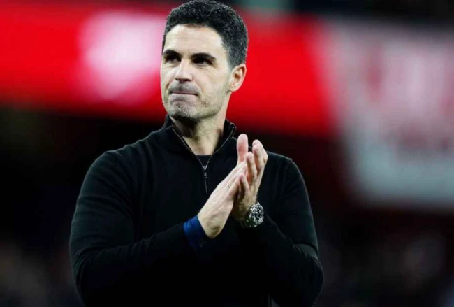 Mikel Arteta cùng gia đình cổ vũ Bournemouth đấu Man City