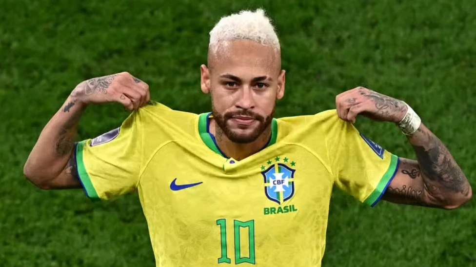 Vượt qua nghịch cảnh, Neymar đi vào lịch sử World Cup