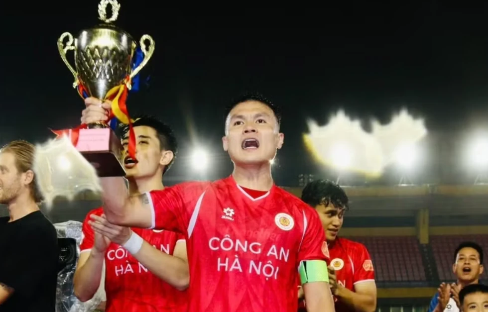 Vô địch V-League lần thứ 5, Quang Hải đi vào ngôi đền huyền thoại