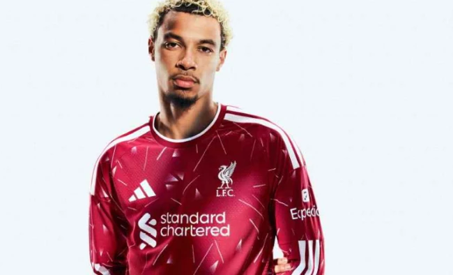 Liverpool trình làng áo đấu mới phong cách hoài cổ