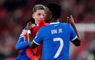 UEFA dứt khoát bác bỏ luật thẻ đỏ mới của FIFA