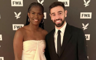 Bruno Fernandes cùng Bunny Shaw nhận giải Cầu thủ của năm