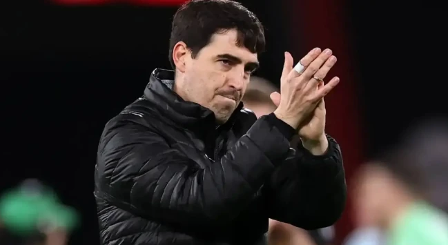 Liverpool cân nhắc HLV Andoni Iraola thay thế Arne Slot