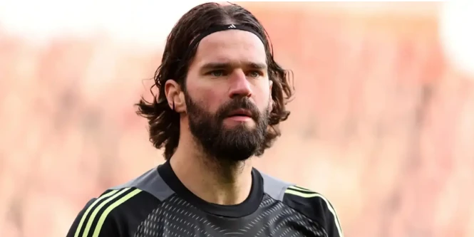 Alisson muốn chốt tương lai trước sự quan tâm từ Juventus