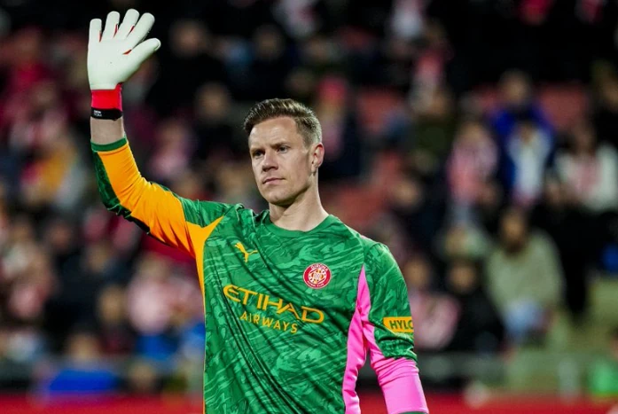 Ter Stegen đối mặt tương lai mịt mờ sau mùa giải kỳ lạ
