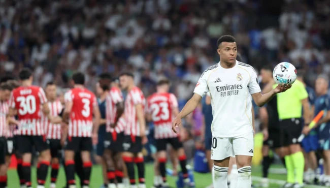 Kylian Mbappe và hai năm lạc lõng giữa dải ngân hà Real