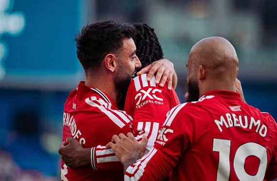 Tạo cột mốc lịch sử, Bruno Fernandes giúp MU đè bẹp Brighton