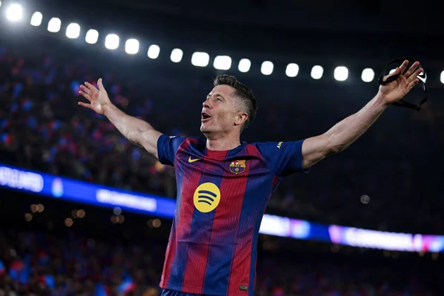 MU sáng cửa chiêu mộ Lewandowski miễn phí