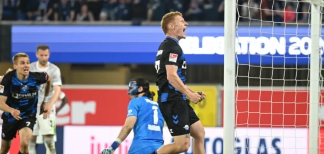 Thắng Wolfsburg sau 120 phút, Paderborn thăng hạng lên Bundesliga