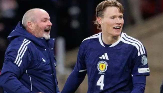 McTominay ca ngợi Steve Clarke là huấn luyện viên xuất sắc