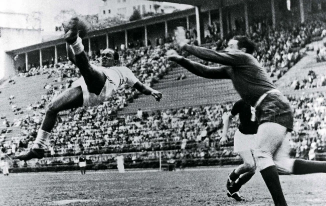 Lịch sử World Cup 1938: Italy bảo vệ ngai vàng và thiên tài Leonidas