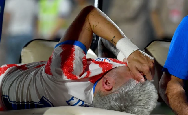 Julio Enciso bật khóc rời sân, Paraguay lo mất trụ cột