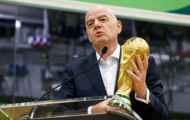 FIFA rút lệnh cấm mang nước vào sân sau phản ứng dữ dội