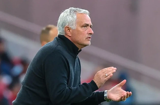 Mourinho muốn Real nẫng tay trên Barca vụ Silva