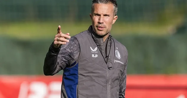 Feyenoord bất ngờ sa thải HLV Robin van Persie