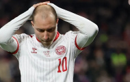 Đồng đội bật khóc nhìn Eriksen đổ gục, trận Đan Mạch gặp Ukraine bị hủy