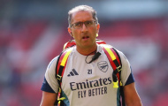 Arsenal sa thải bác sĩ trưởng ngay sau thất bại tại Cúp C1
