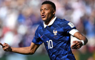 Phản ứng của Giroud khi chứng kiến Mbappe phá kỷ lục