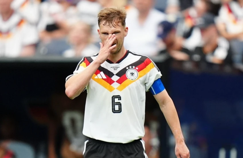 Kimmich lo lắng vì rắn độc xuất hiện tại căn cứ tuyển Đức