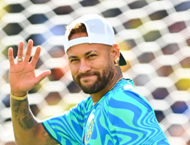 Neymar tái xuất trên sân tập của tuyển Brazil