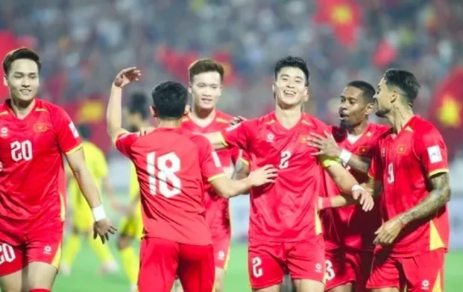 Kim Sang-sik xây trục dọc 'khổng lồ' cho tuyển Việt Nam