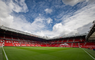 MU lắp lớp bảo vệ quanh sân Old Trafford để tránh chấn thương