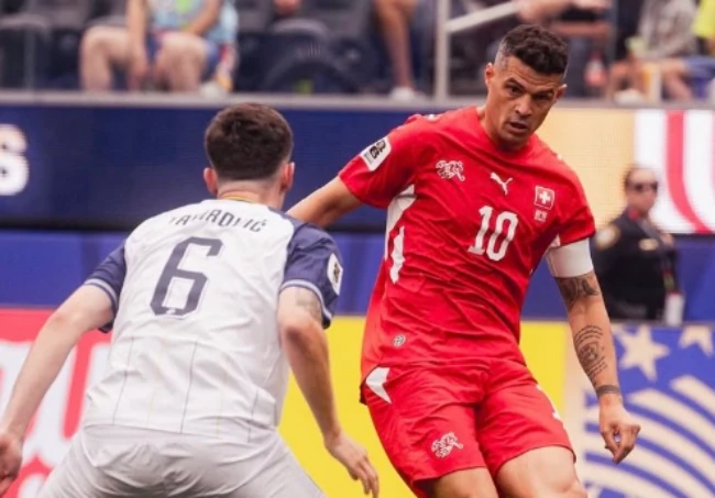 Xhaka đáp trả chỉ trích sau trận thắng Bosnia