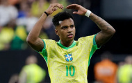 Rodrygo tiết lộ cách sao Brazil sinh tồn trước áp lực mạng
