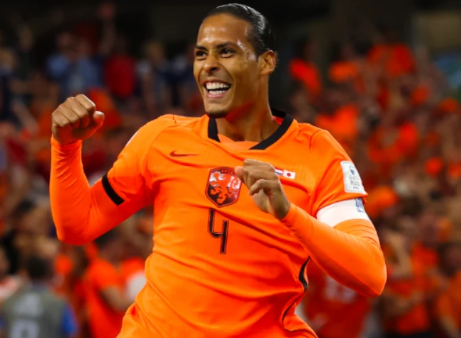Van Dijk đối mặt 'bài test' từ 'song sát' Gyokeres - Isak