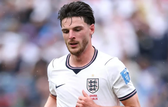 Eberechi Eze đập tan lo ngại về chấn thương của Declan Rice