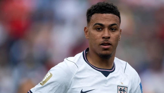 Tin đồn chuyển nhượng tối 27/6: Arsenal vung tiền mua Rogers; Karl Darlow từ chối cập bến MU